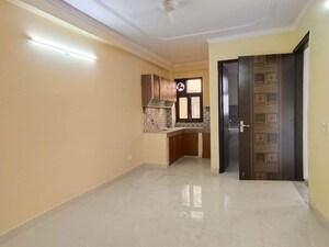 Room in 1 BHK Builder Floor at Saket – for Rent