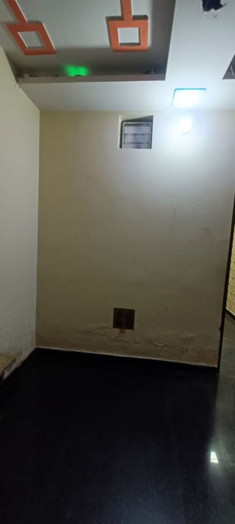 Room, rohini sector 7 1 Bedroom 400 Sq.Ft. Builder Floor In Rohini Sector 7 Delhi 9961709