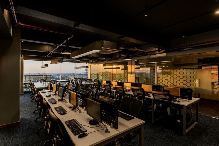 Team Area, vijay nagar Commercial Office Space 5500 Sq.Ft. In Vijay Nagar Indore 9961695