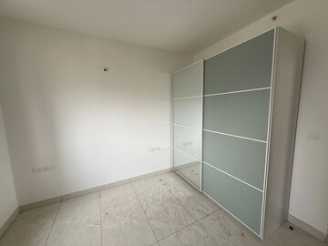 Room in 4 BHK Apartment at Prestige Beverly Hills, Kokapet – for Rent