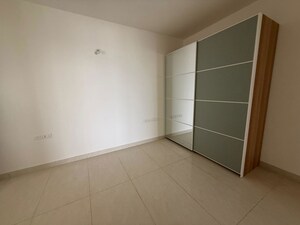 Room in 4 BHK Apartment at Prestige Beverly Hills, Kokapet – for Rent