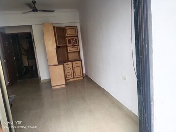 Room in 1 BHK Apartment at Platinum Casa Millennia, Andheri West – for Rent