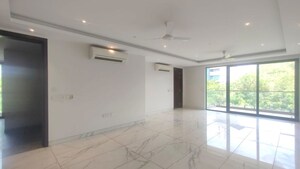Room in 4 BHK Builder Floor at Sector 14 – for Sale