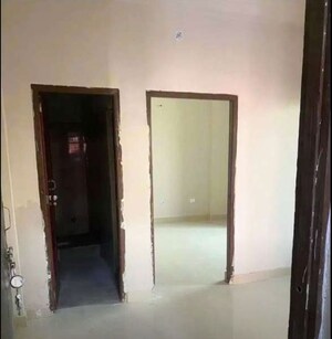 Room in 2 BHK Apartment at Hazratganj – for Rent