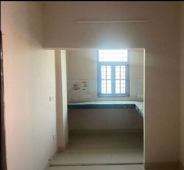 Room in 2 BHK Apartment at Hazratganj – for Rent