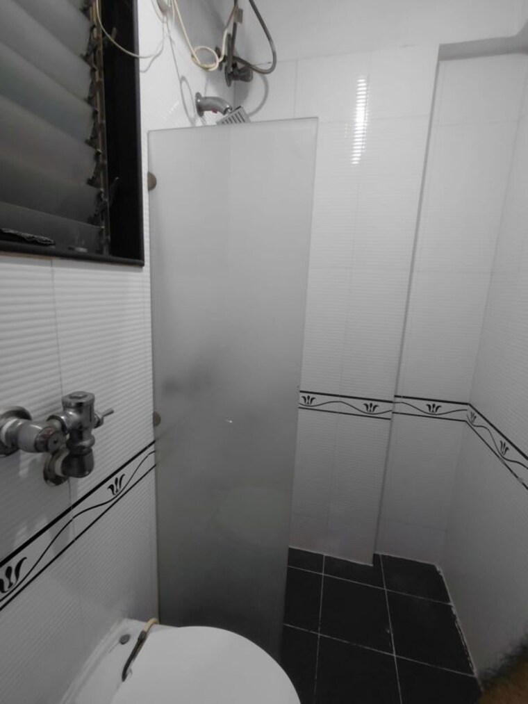 Bathroom, lake-home 2 Bedroom 885 Sq.Ft. Apartment In Powai Mumbai 9962014