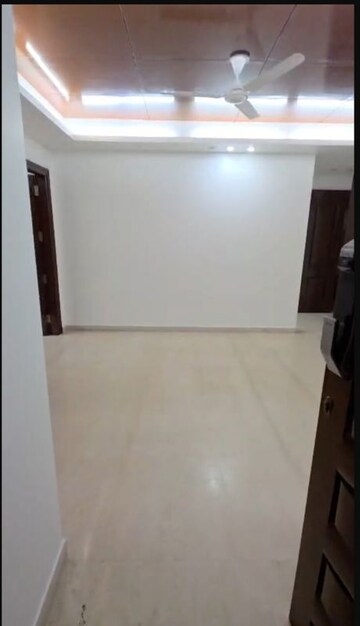 Room in 4 BHK Builder Floor at Nehru Enclave – for Rent