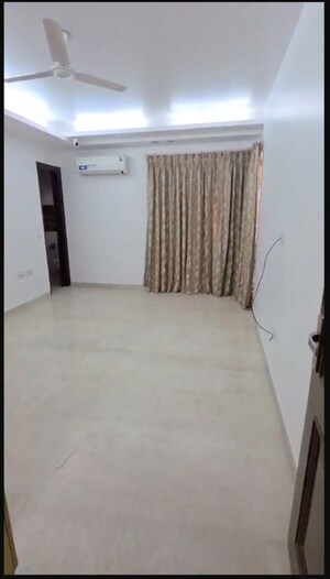 Room in 4 BHK Builder Floor at Nehru Enclave – for Rent