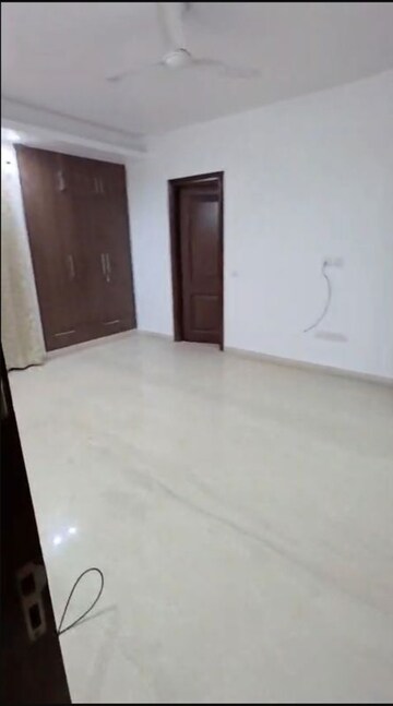 Room in 4 BHK Builder Floor at Nehru Enclave – for Rent