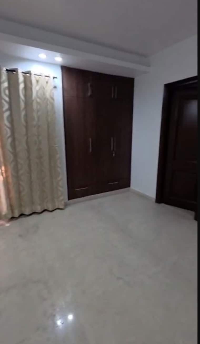 Room, nehru enclave 4 Bedroom 430 Sq.Yd. Builder Floor In Nehru Enclave Delhi 9962158
