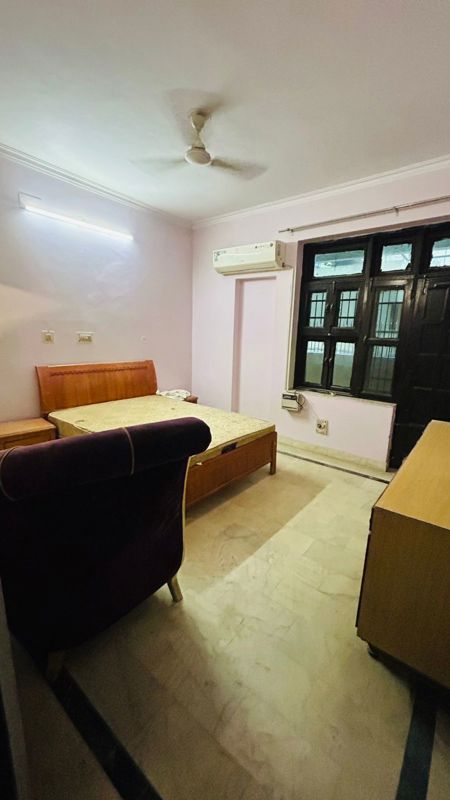 3.5 BHK + Servant Room Builder Floor For Rent in Orchid Island