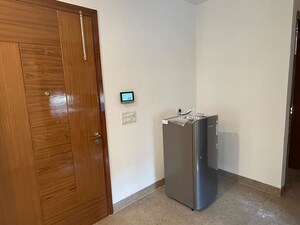 Room in 3 BHK Builder Floor at Saket – for Rent