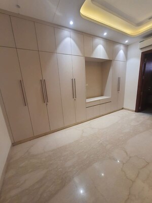 Room in 3 BHK Builder Floor at Kalkaji – for Rent