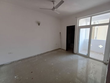 Room in 3 BHK Apartment at Nirala Greenshire, Sector 2 Greater Noida – for Sale