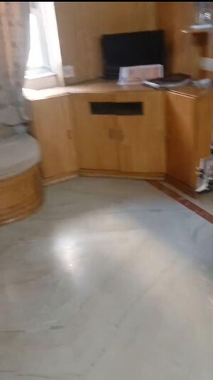 Room in 4 BHK Apartment at Bikar Nivas, Bhawanipore – for Sale