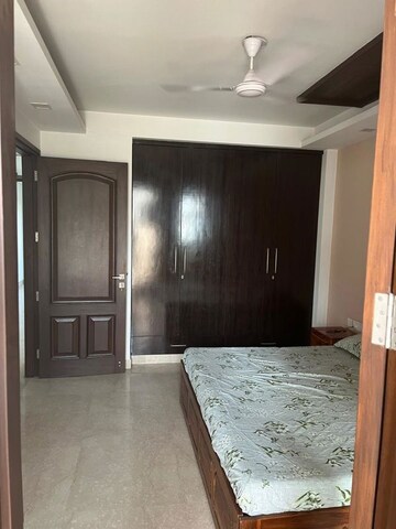 Room in 3 BHK Apartment at Panchsheel Enclave – for Rent