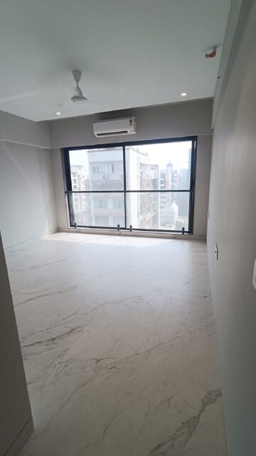 Room in 3 BHK Apartment at Santacruz West – for Rent
