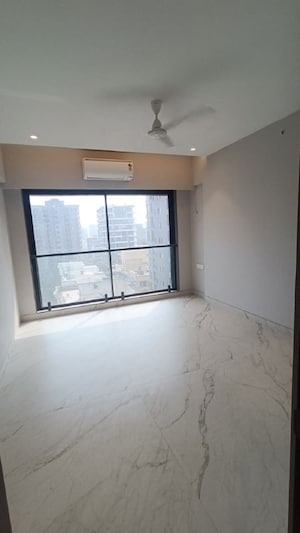 Room in 3 BHK Apartment at Santacruz West – for Rent