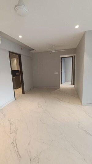 Room in 3 BHK Apartment at Santacruz West – for Rent