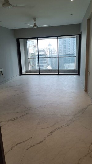 Room in 3 BHK Apartment at Santacruz West – for Rent