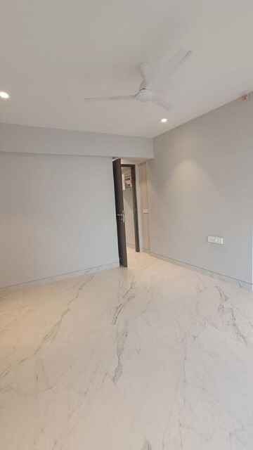 Room in 3 BHK Apartment at Santacruz West – for Rent