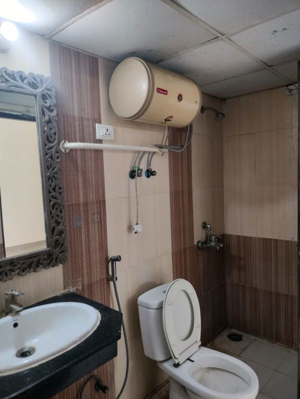 3 BHK + Servant Room Apartment For Rent in JM Aroma