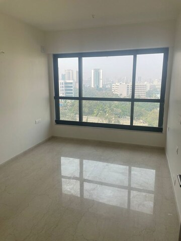 Room in 3 BHK Apartment at Kalpataru Magnus, Bandra East – for Rent