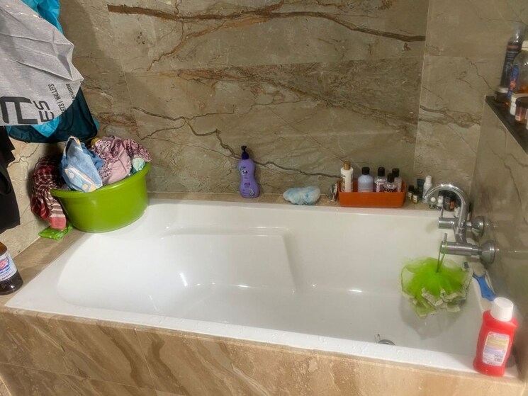 Bathroom, hiranandani-meadows 3.5 Bedroom 1800 Sq.Ft. Apartment In Manpada Thane 9962454