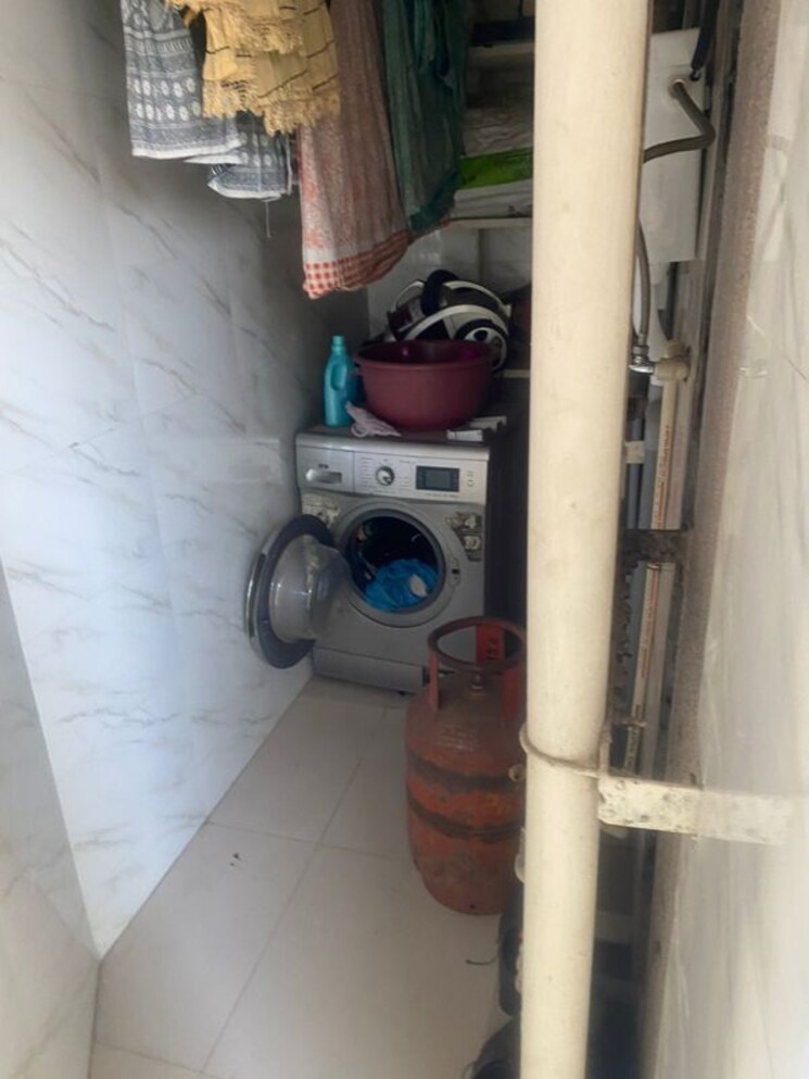 Bathroom, hiranandani-meadows 3.5 Bedroom 1800 Sq.Ft. Apartment In Manpada Thane 9962454