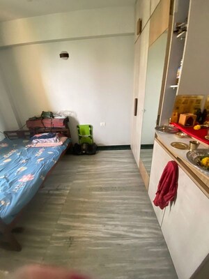 Bedroom in 3.5 BHK Apartment at Hiranandani Meadows, Manpada – for Rent