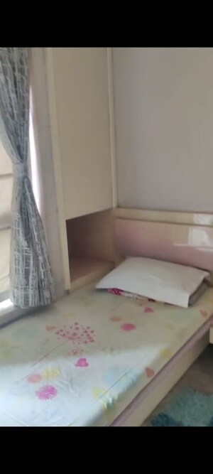 Bedroom in 3.5 BHK Apartment at Hiranandani Meadows, Manpada – for Rent