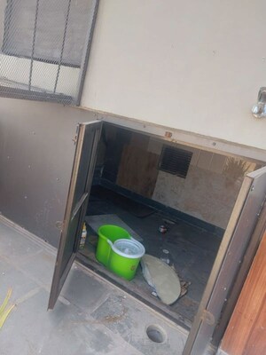 Furnished Amenities in 3 BHK Apartment at Panchsheel Enclave – for Rent