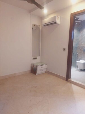 Room in 3 BHK Apartment at Panchsheel Enclave – for Rent