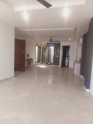 Room in 3 BHK Apartment at Panchsheel Enclave – for Rent