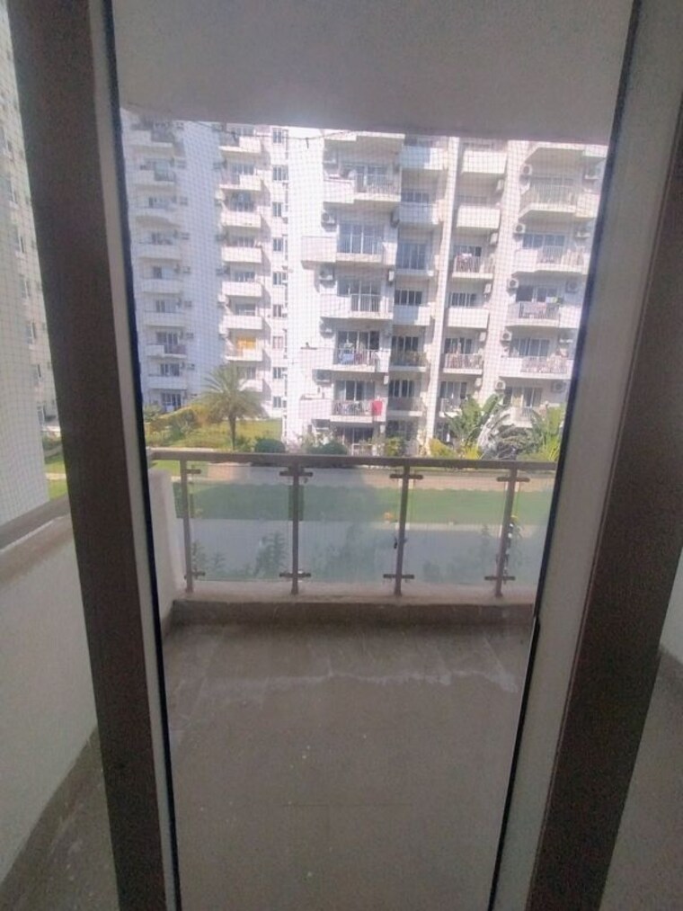 Balcony, emaar-mgf-the-palm-drive-villas 4 Bedroom 2200 Sq.Ft. Apartment In Sector 66 Gurgaon 9962479