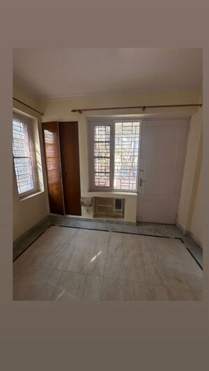 Room in 2 BHK Apartment at Signature Global City, Sector 37d – for Rent