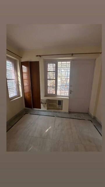 Room in 2 BHK Apartment at Signature Global City, Sector 37d – for Rent