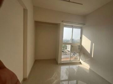 Room in 2 BHK Apartment at Lodha Palava Crown, Dombivli East – for Rent