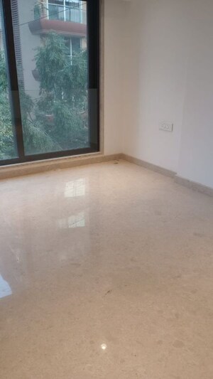 Room in 2 BHK Apartment at Bandra West – for Rent