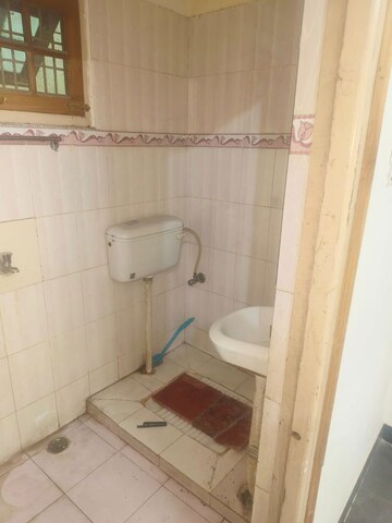 Bathroom in 1 RK Independent House at Gomti Nagar – for Rent