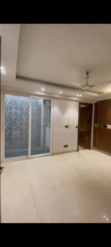 Room in 3 BHK Apartment at Panchsheel Enclave – for Rent