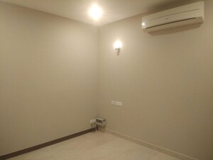 Room in 3 BHK Apartment at Panchsheel Enclave – for Rent