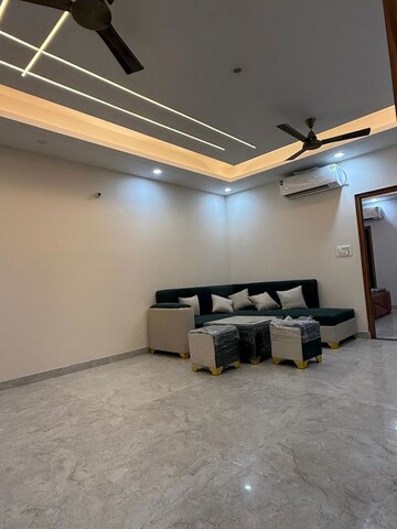 Gym in 3 BHK Apartment at Shivalik Colony – for Rent