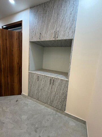 Furnished Amenities in 3 BHK Apartment at Shivalik Colony – for Rent