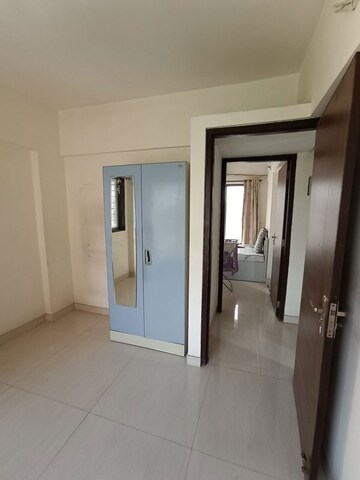 Room in 2 BHK Apartment at Evershine Nagar – for Rent