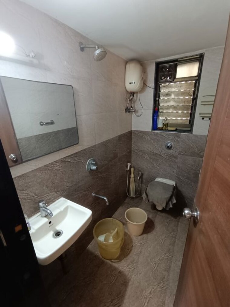 Bathroom, evershine nagar 2 Bedroom 600 Sq.Ft. Apartment In Evershine Nagar Mumbai 9962581