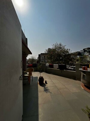 Parking in 1 BHK Apartment at Vejalpur – for Rent