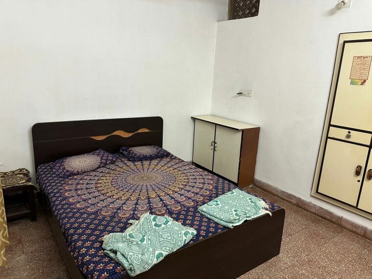Bedroom, naranpura 2 Bedroom 1200 Sq.Ft. Apartment In Naranpura Ahmedabad 9962603