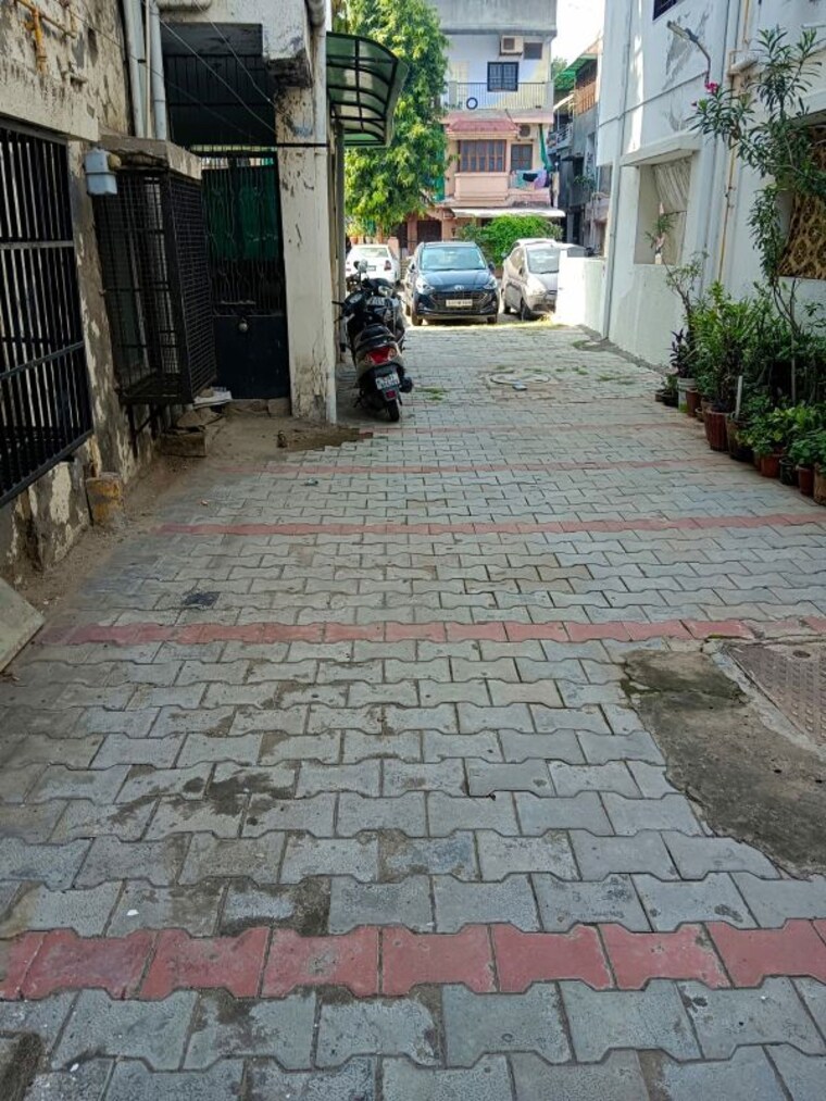  Parking, naranpura 2 Bedroom 1200 Sq.Ft. Apartment In Naranpura Ahmedabad 9962603