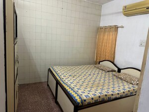Bedroom in 2 BHK Apartment at Naranpura – for Rent